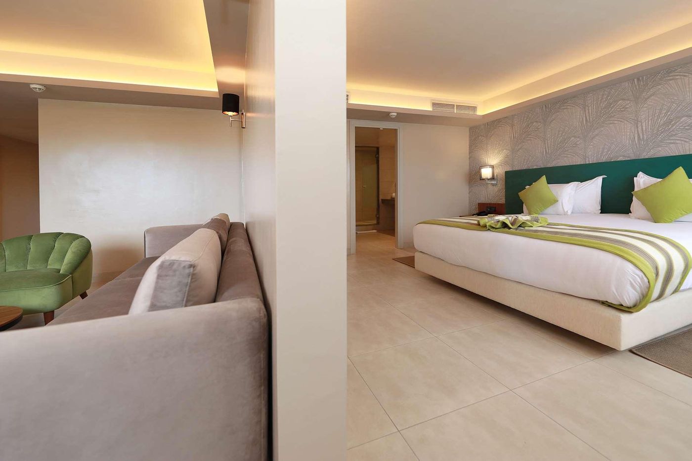 Kenzi-Rose-Garden-Room-19