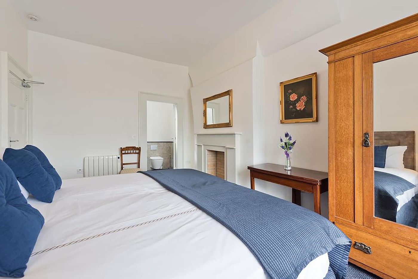 Henrietta-Suites-City-Centre-Room-32