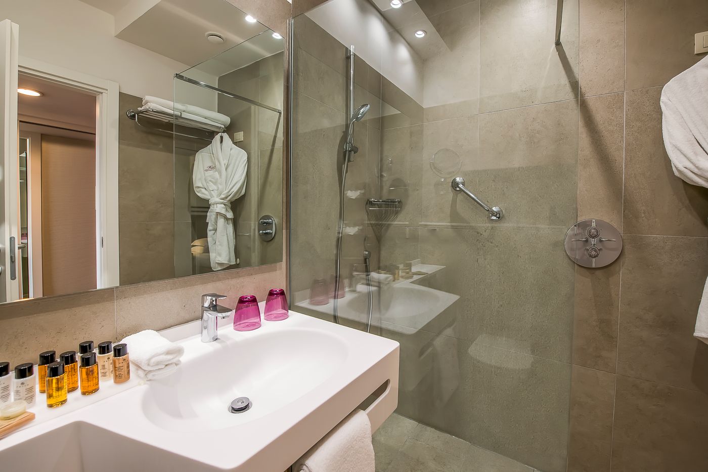 Crowne-Plaza-Rome---St--Peter-s-Room-57