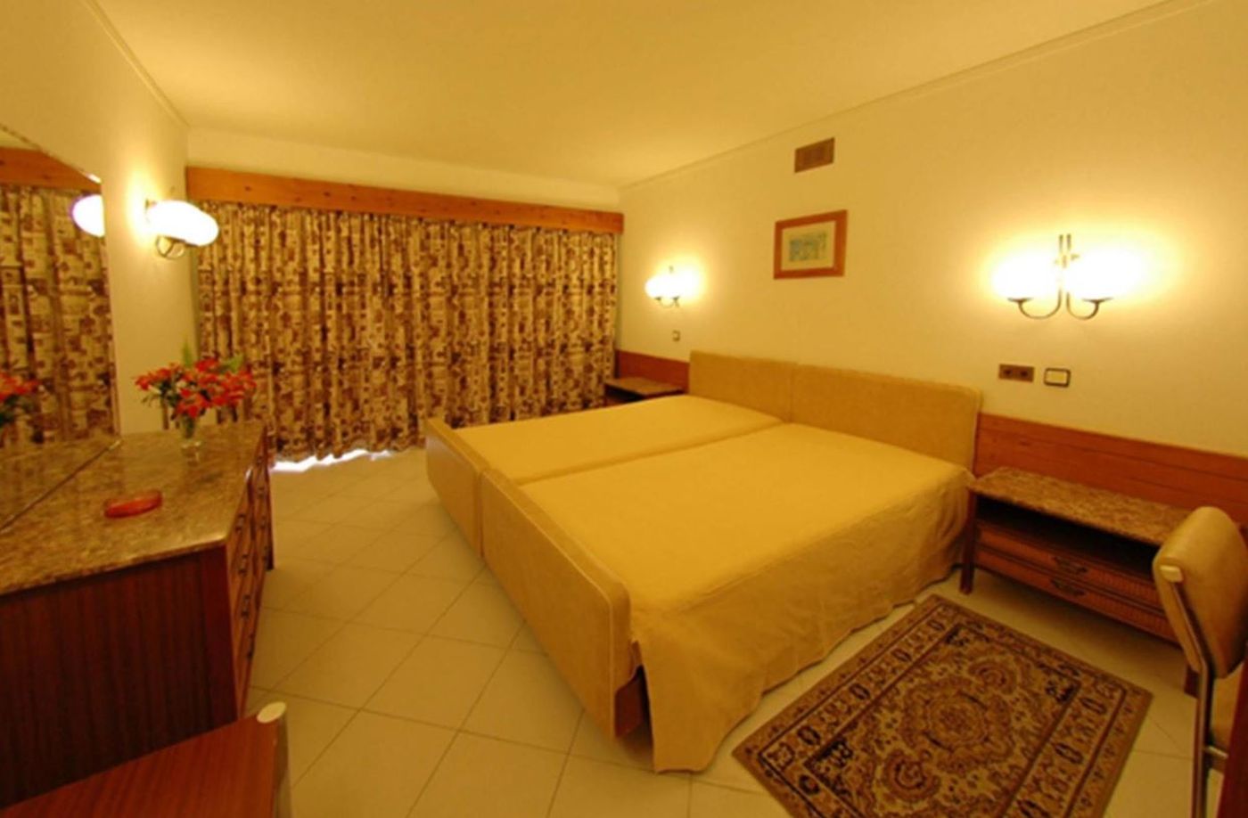 Algar Apartments And Hotel