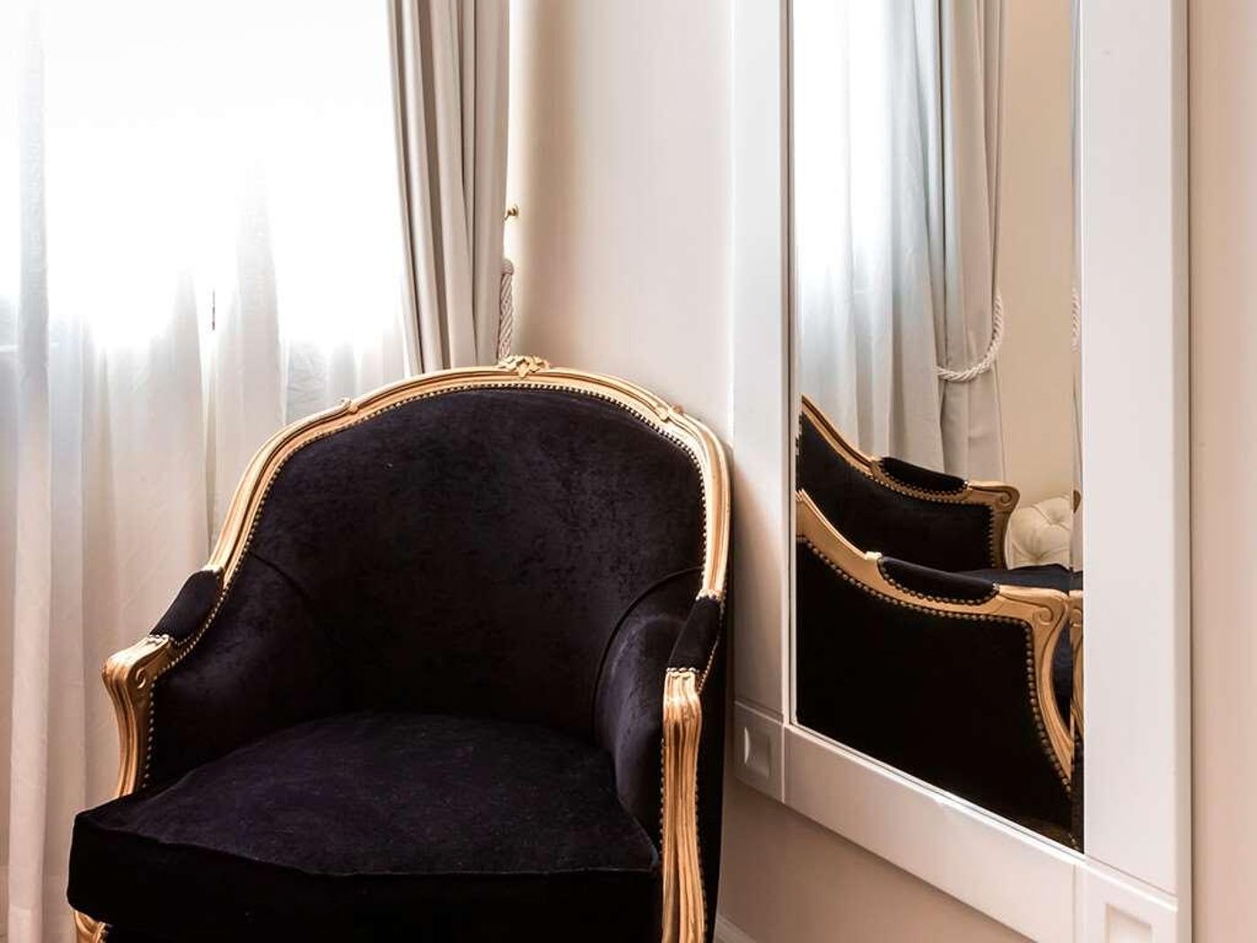 Sonder-Salute-Palace-Room-48