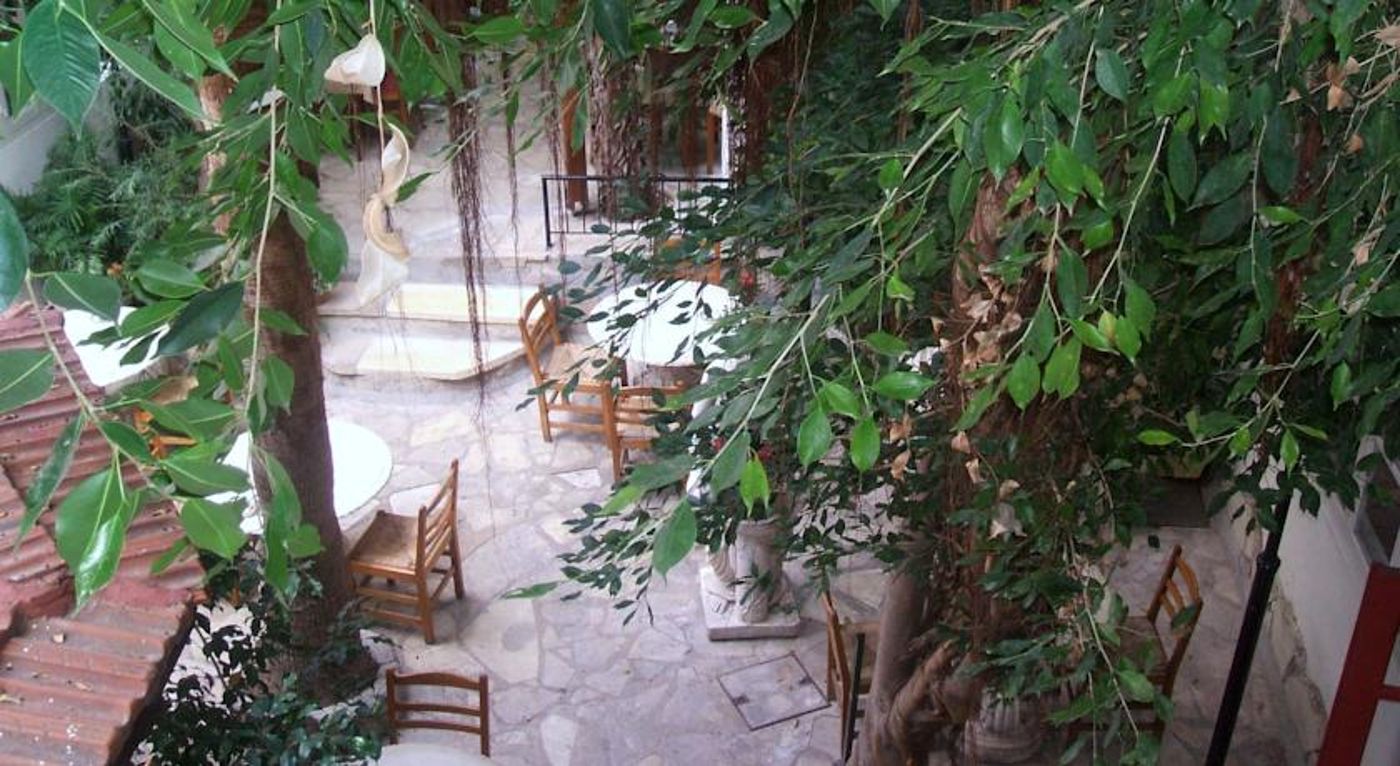 Kiniras Traditional Hotel