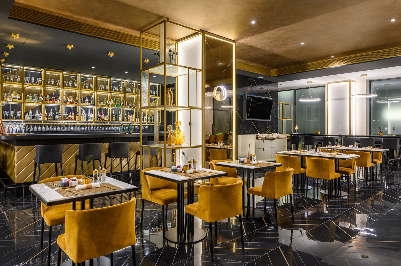 Hotel-Emerald---Suites-Restaurant-17