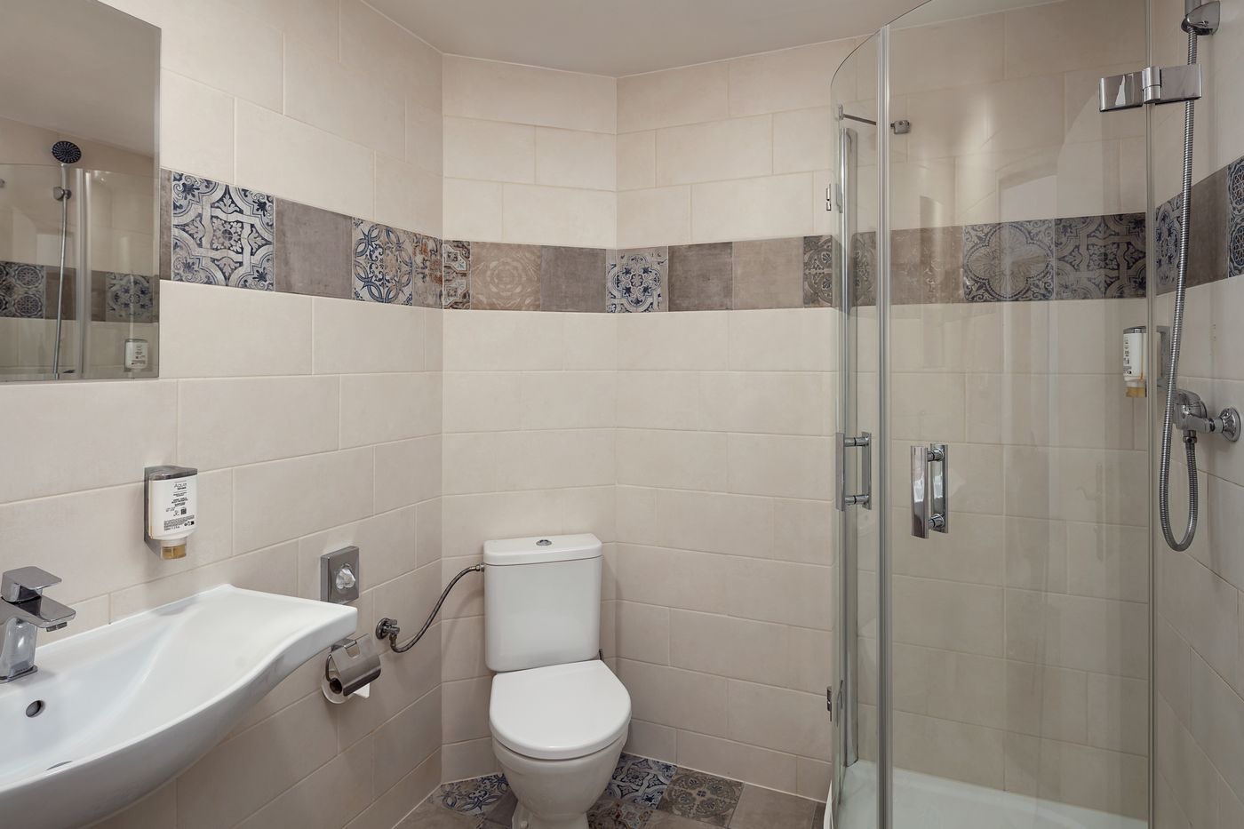 Superior-Hotel-Room-32