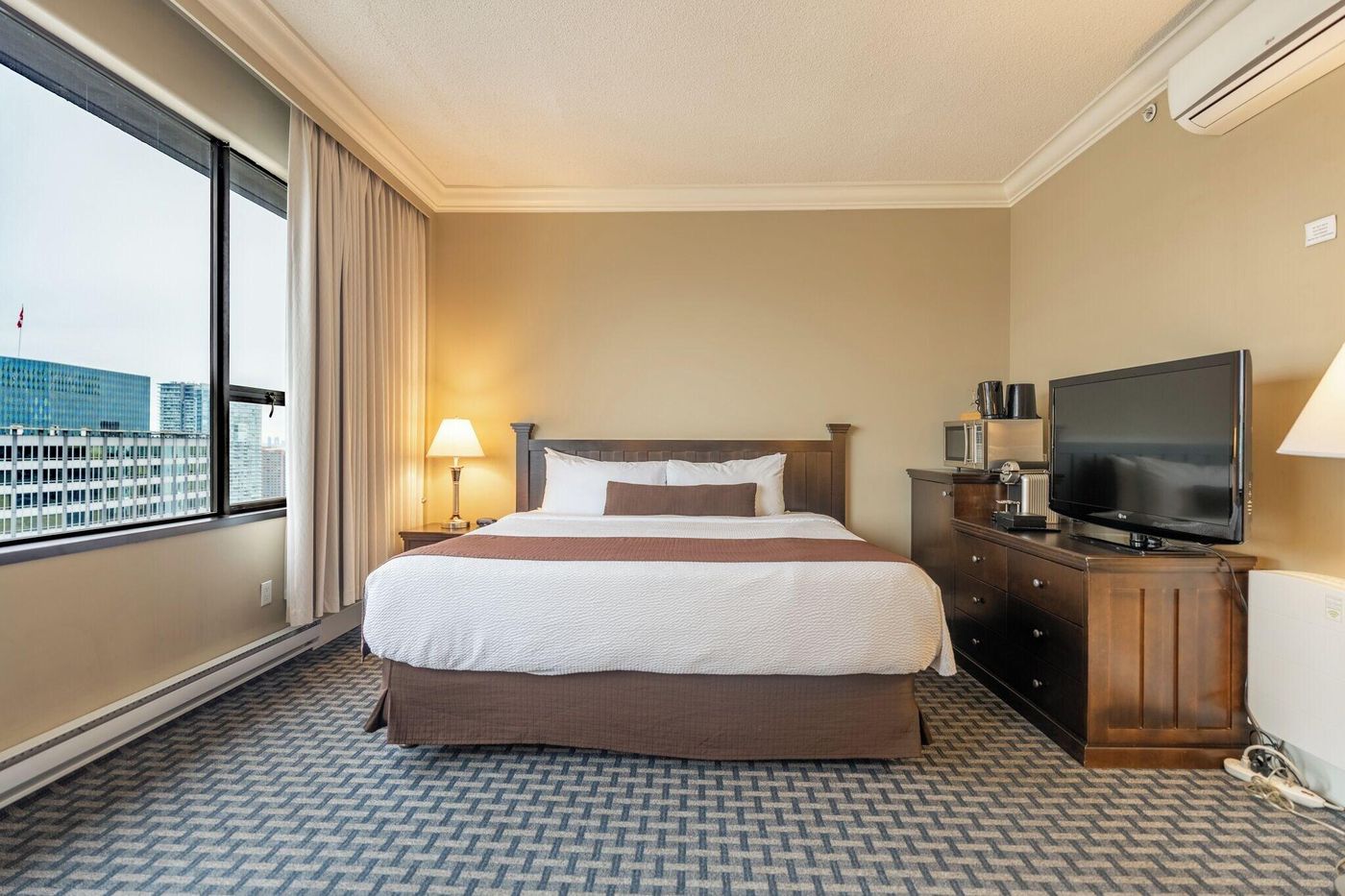 Century-Plaza-Hotel---Spa-Vancouver-Room-30