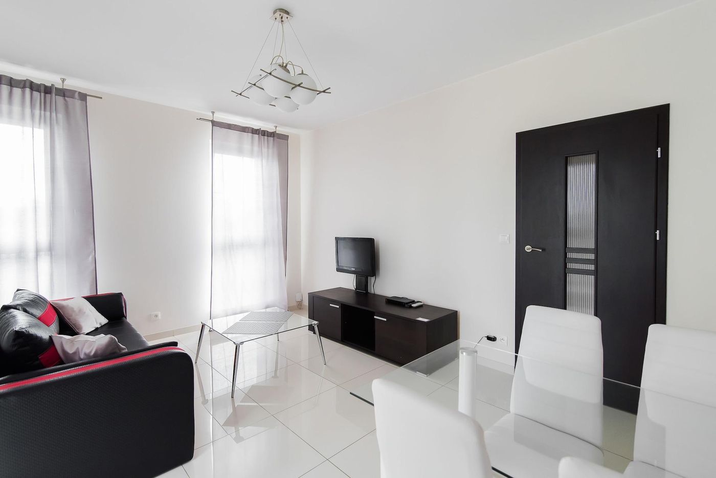 Senator-Warsaw-Apartments-Room-13