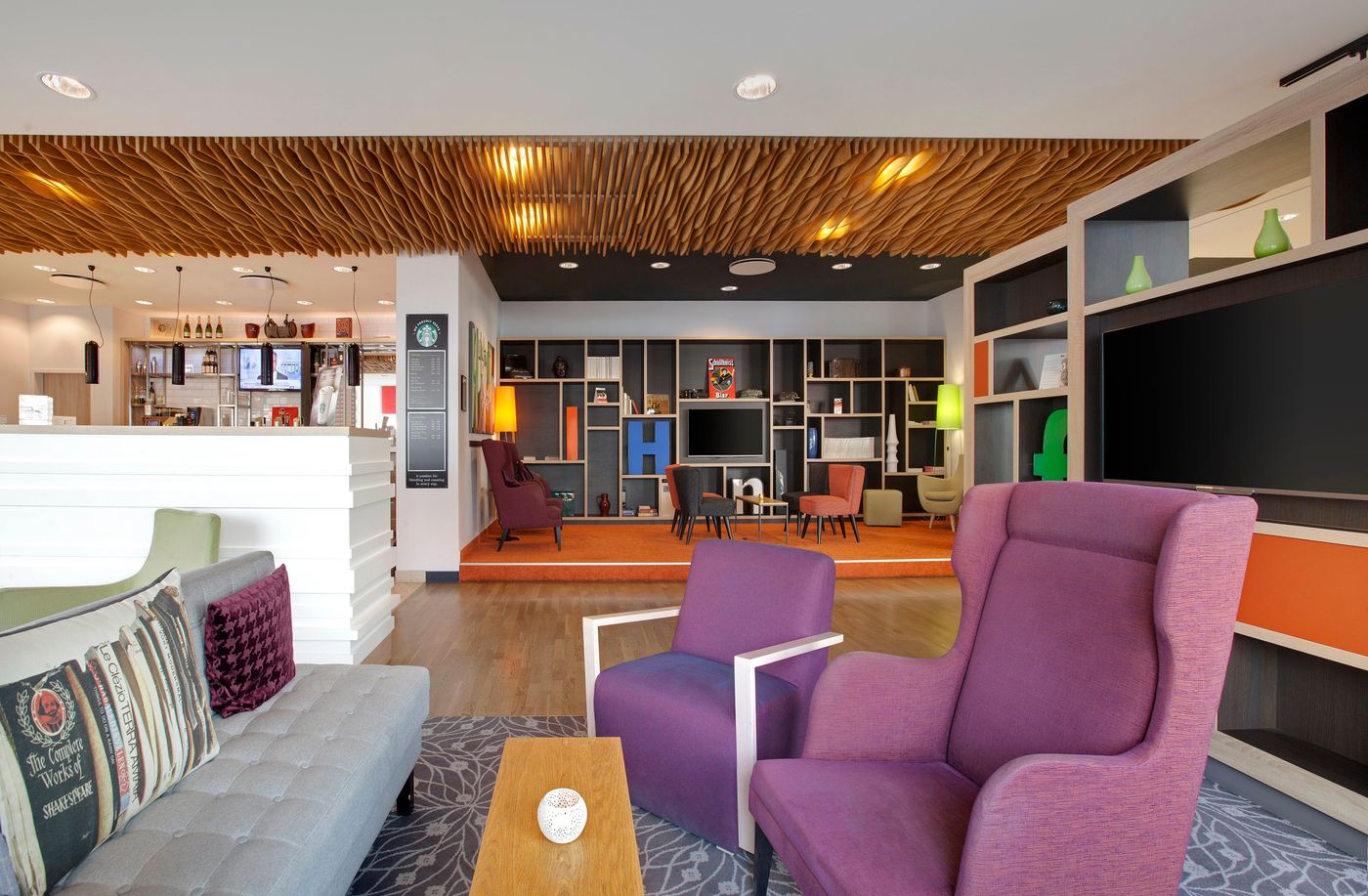 Holiday-Inn-Berlin-City-East-Side-Lobby-4