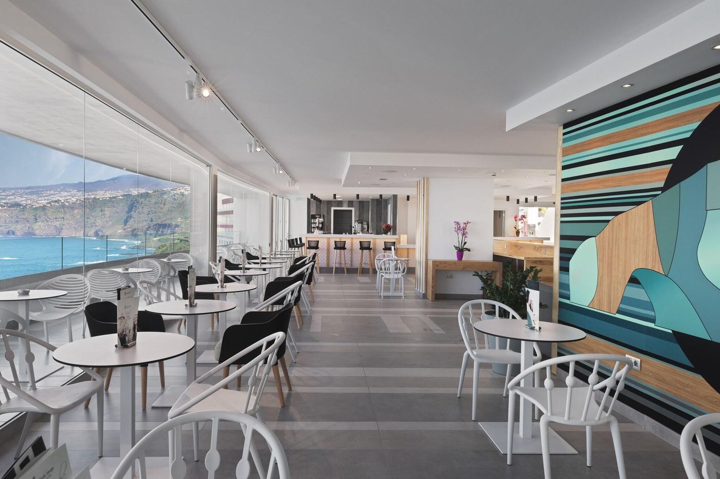 Hotel-Atlantic-Mirage-Suites---SPA-Lobby-23