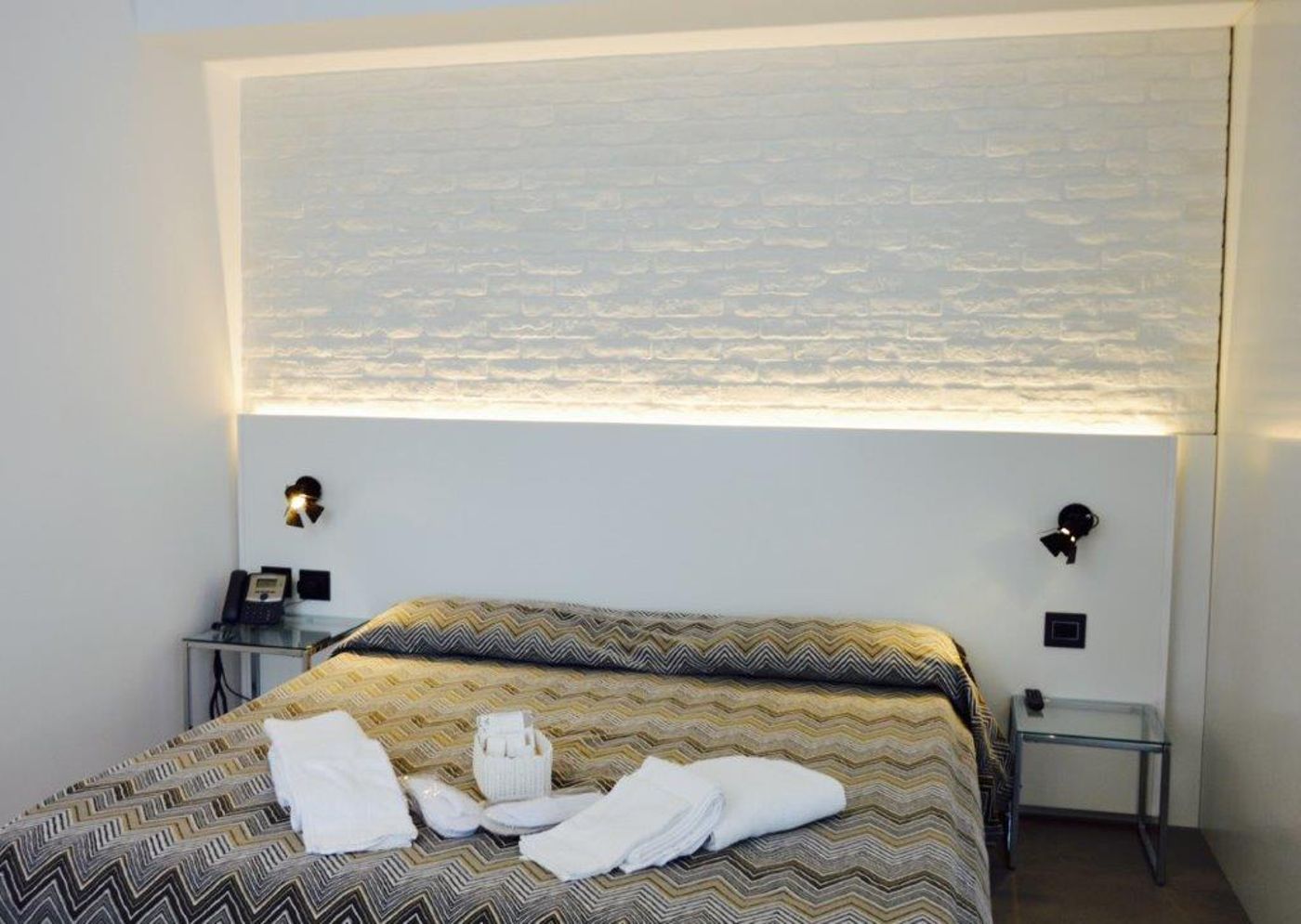 Relais Piazza del Plebiscito - Italy - Napoli - Room - 4