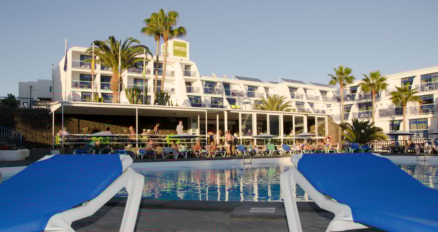 Ereza-Apartamentos-Los-Hibiscos-Pool-2