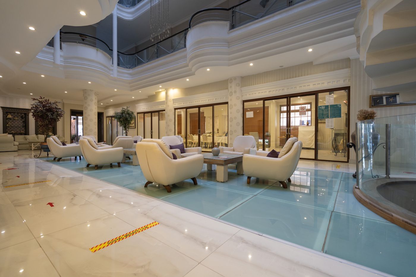 Romance-Beach-Lobby-45