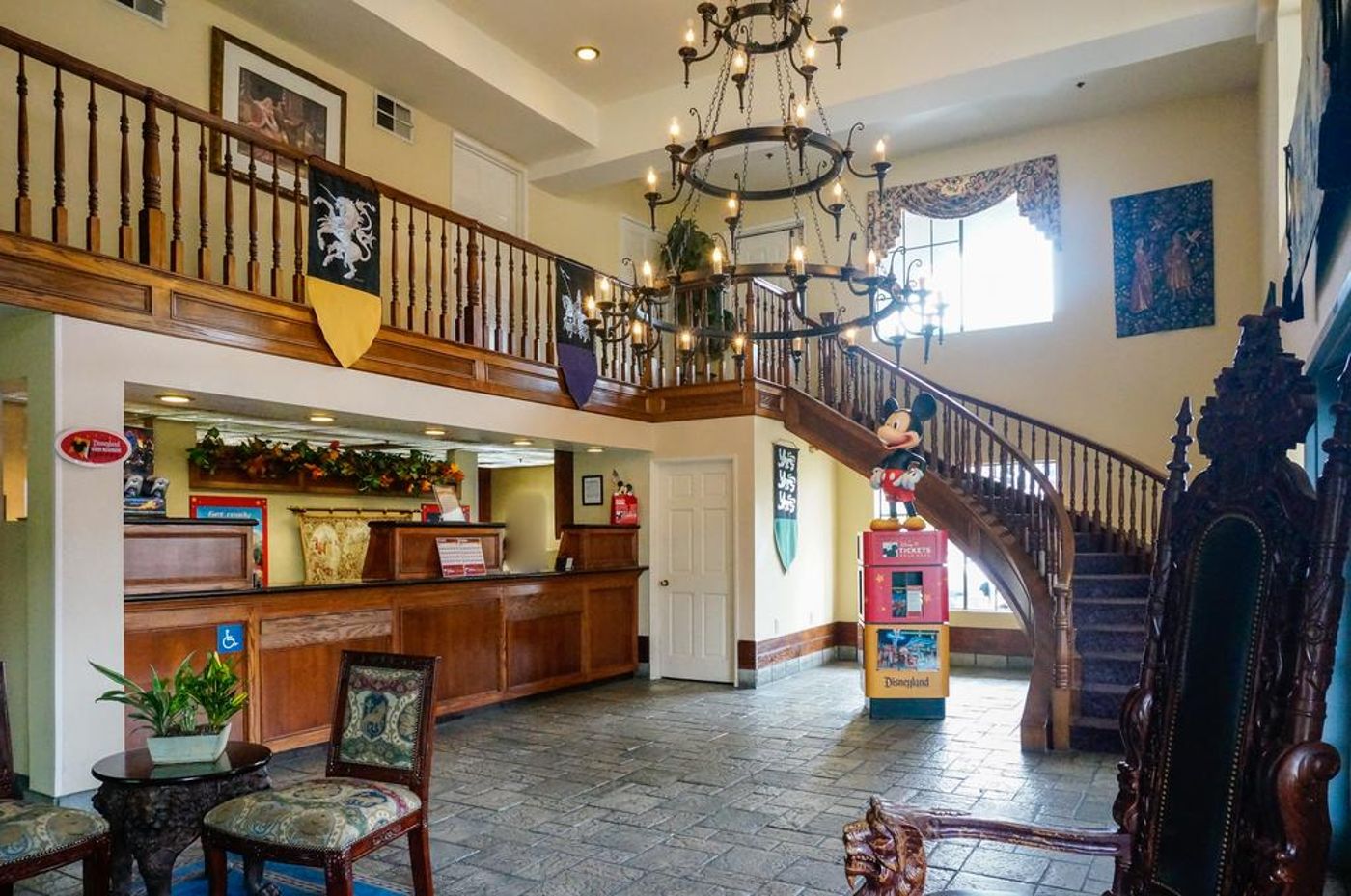 Castle-Inn-and-Suites-Lobby-6