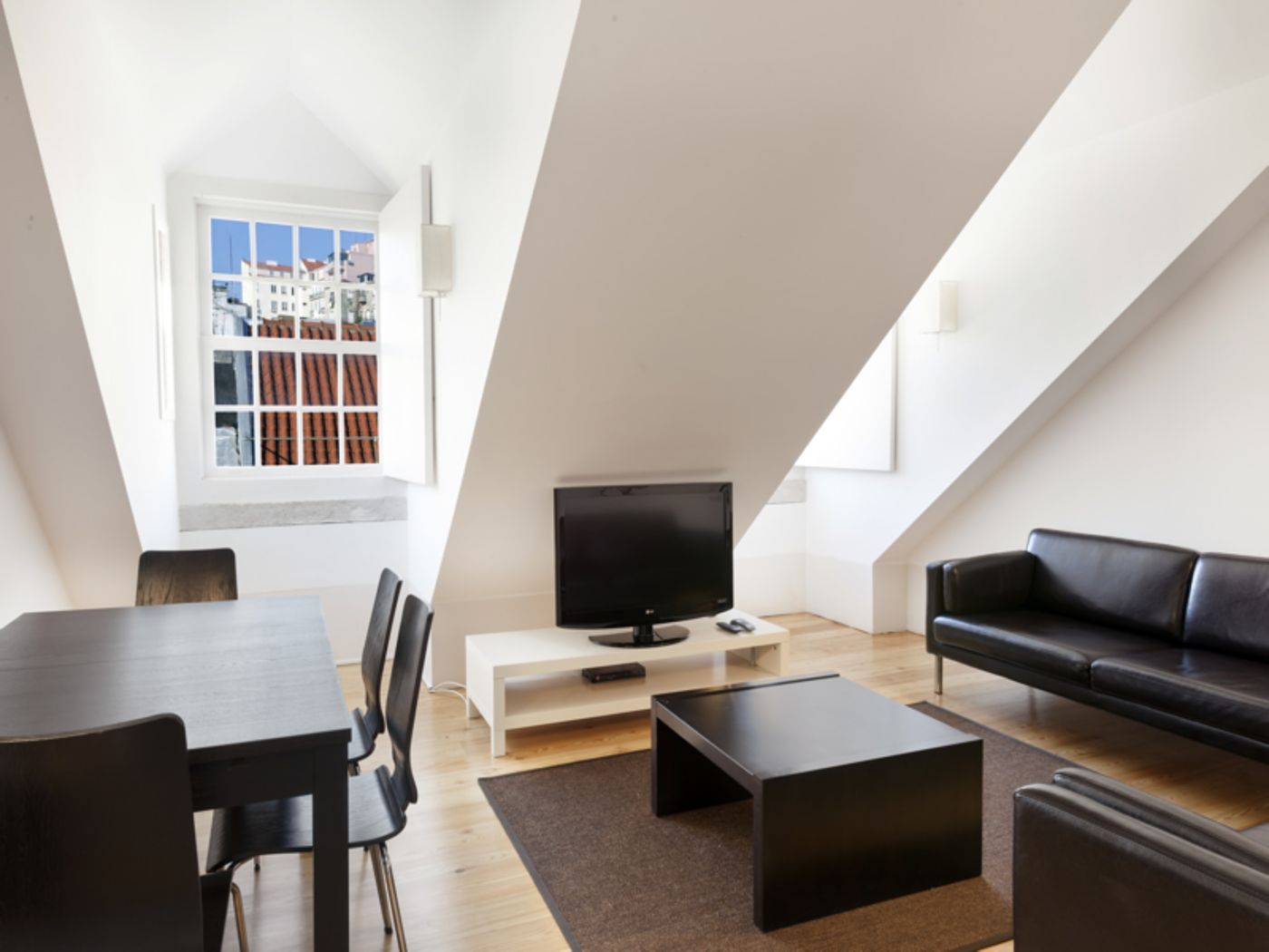 Hello-Lisbon-Cais-do-Sodre-General-view-11