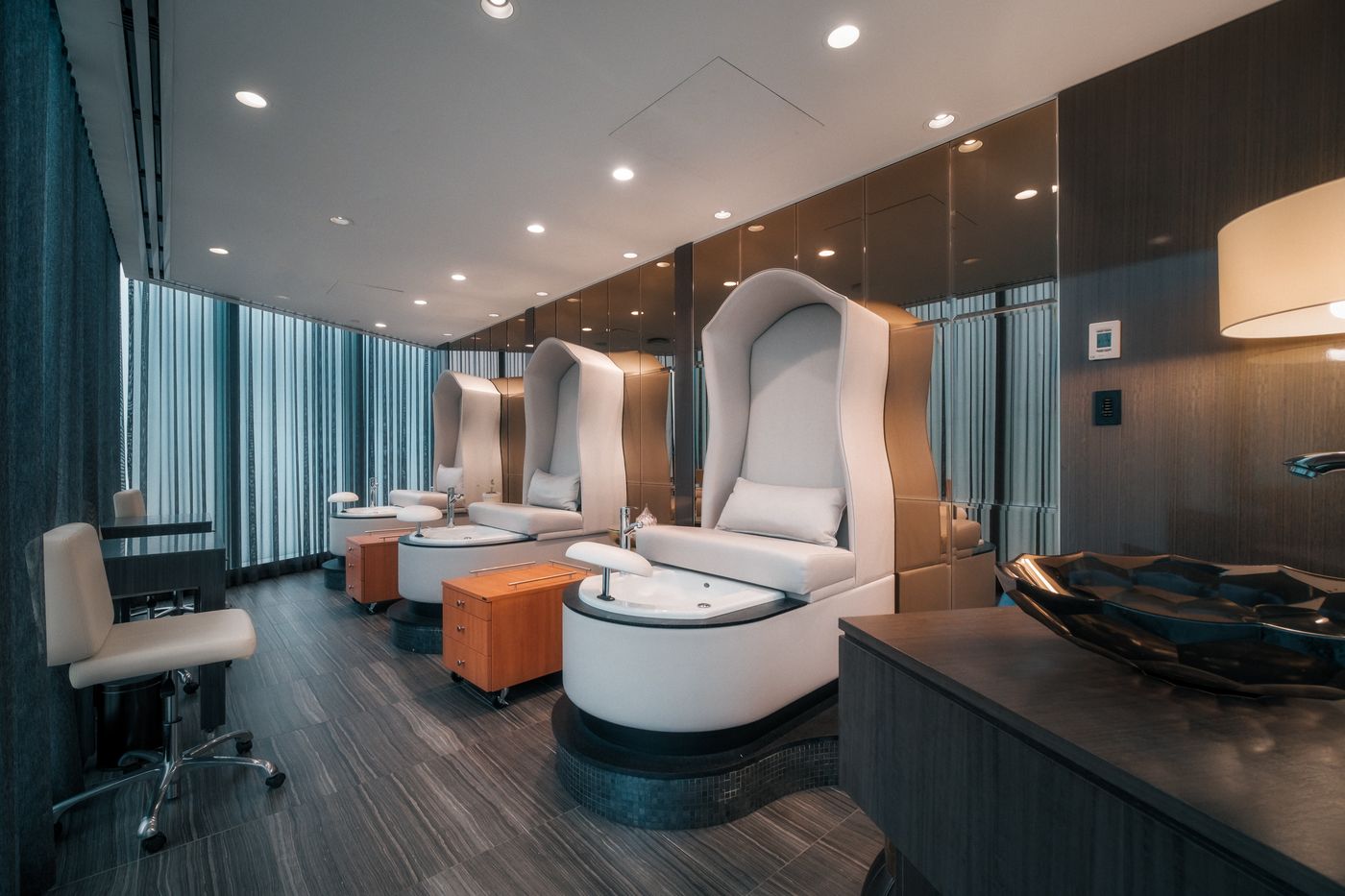 Paradox-Hotel-Vancouver-Sports-and-Entertainment-55