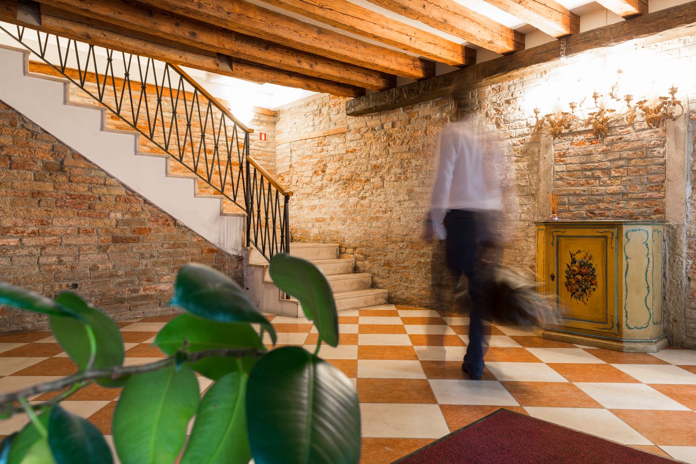 Palazzo-Guardi-Lobby-16