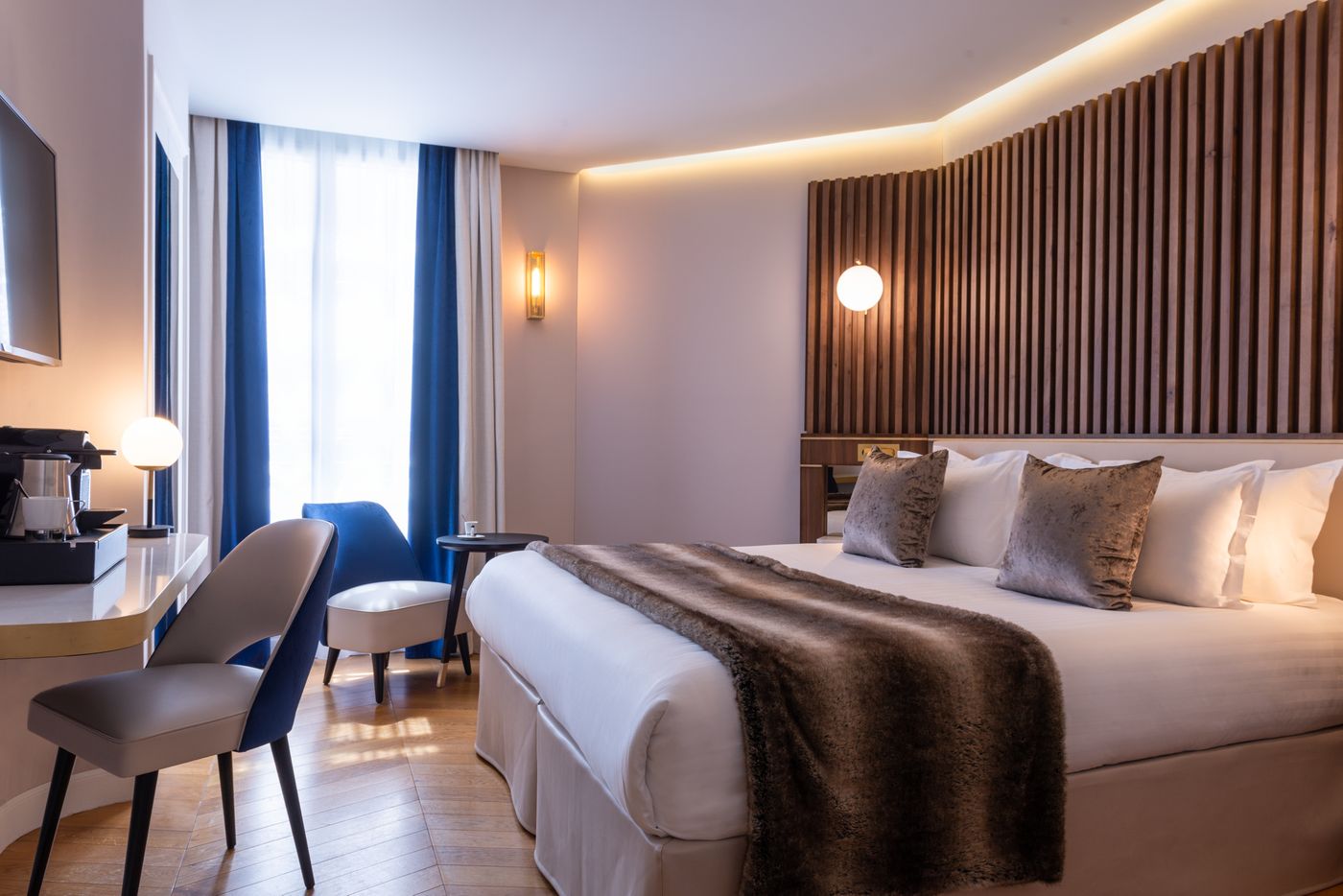 Hotel-Lord-Byron-Room-20