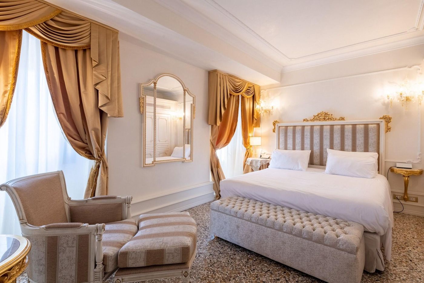 Ca-Bonfadini-Historic-Experience-Room-17