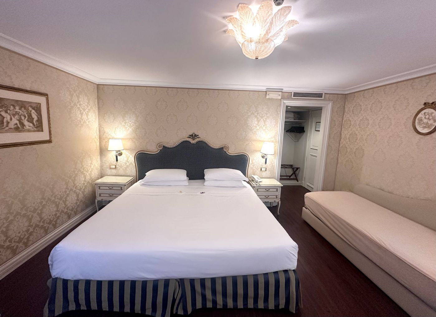 Hotel-Antiche-Figure-Room-40