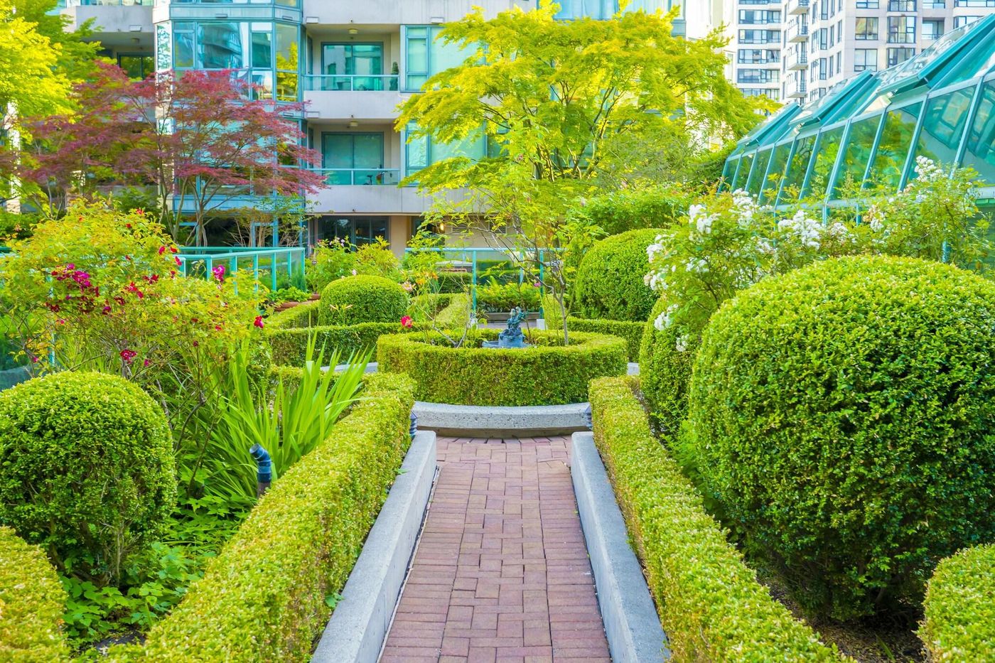 Rosedale-On-Robson-Suites-Hotel-Terrace-1