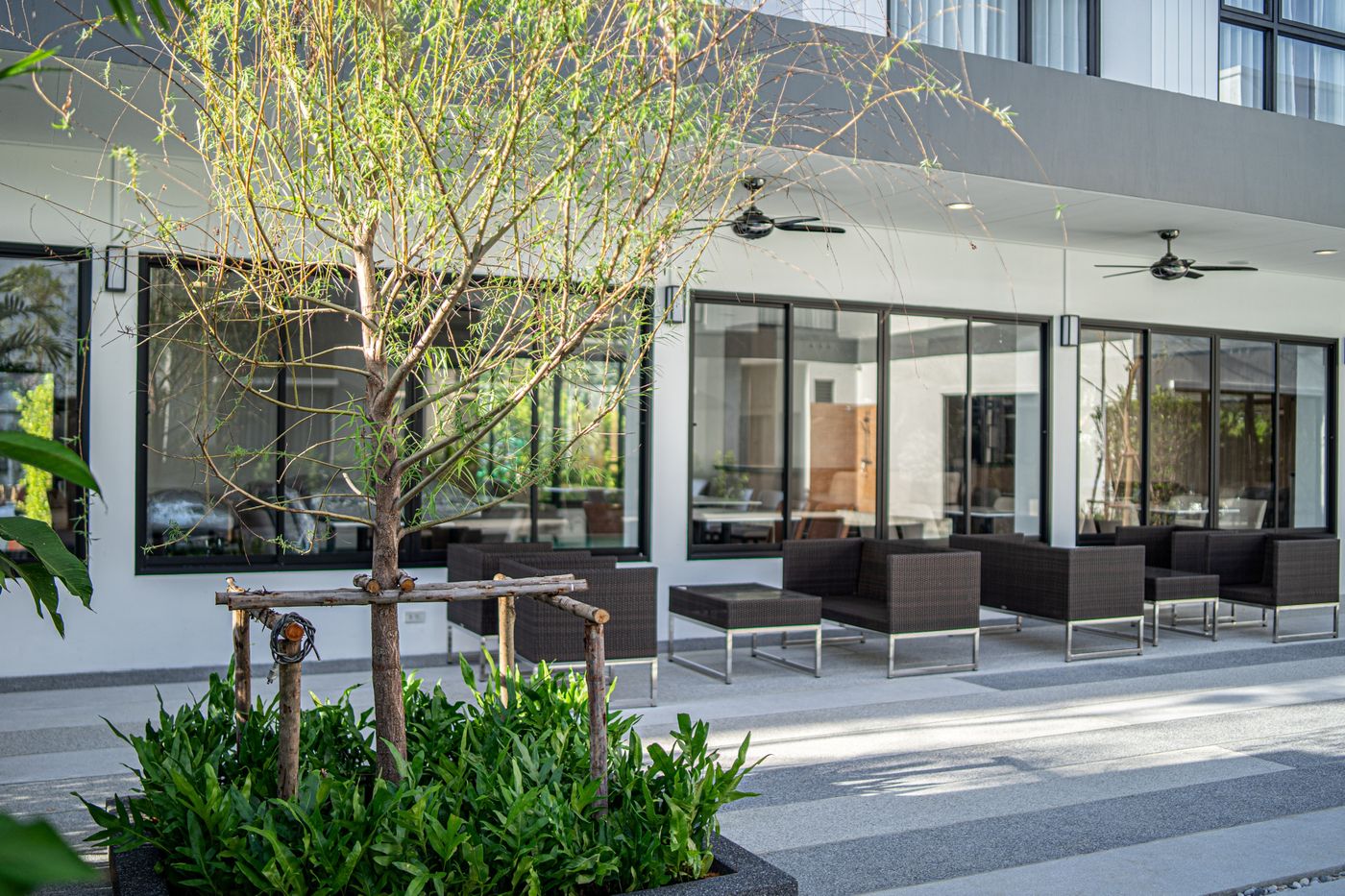 Gate43-Airport-Hotel-Terrace-51