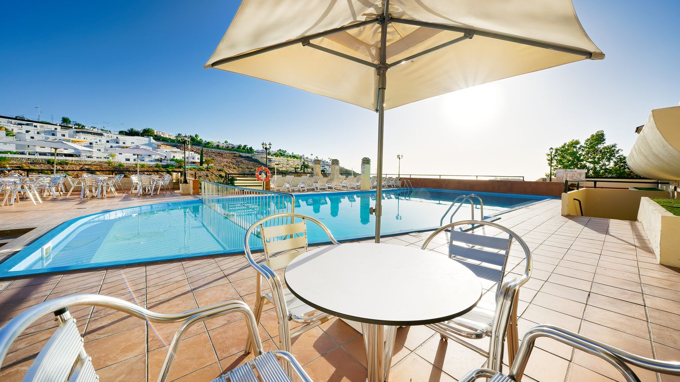 Roslara-Apartment-Lobby-8