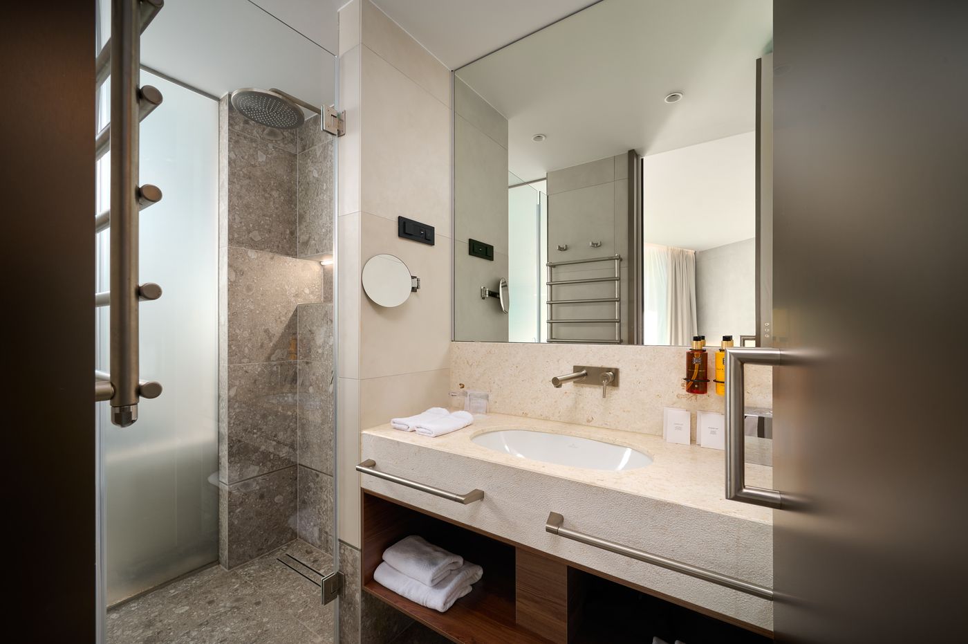 Grand-Hotel-View-Room-35