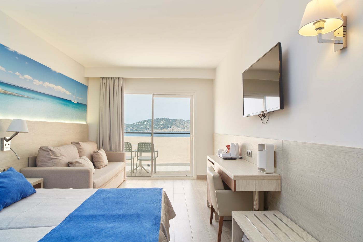Invisa-Figueral-Resort---Cala-Blanca-Room-18