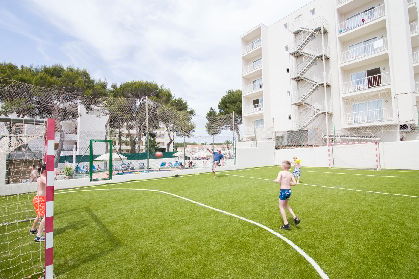 AzuLine-Hotel-Coral-Beach-Sports-and-Entertainment-12