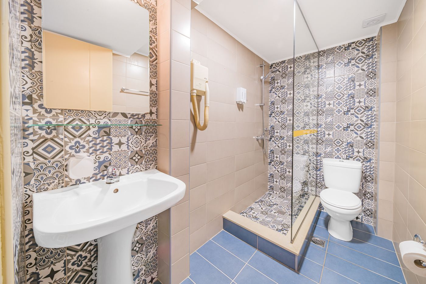 Happy-Days-Studios-Room-44