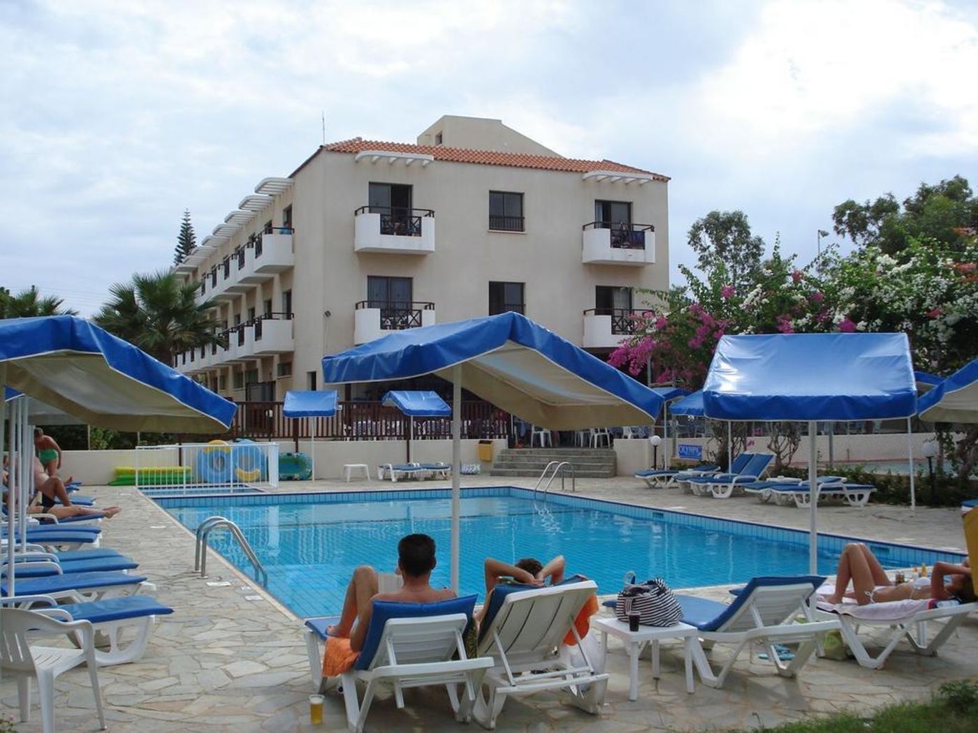 Harry----s-General-view-2