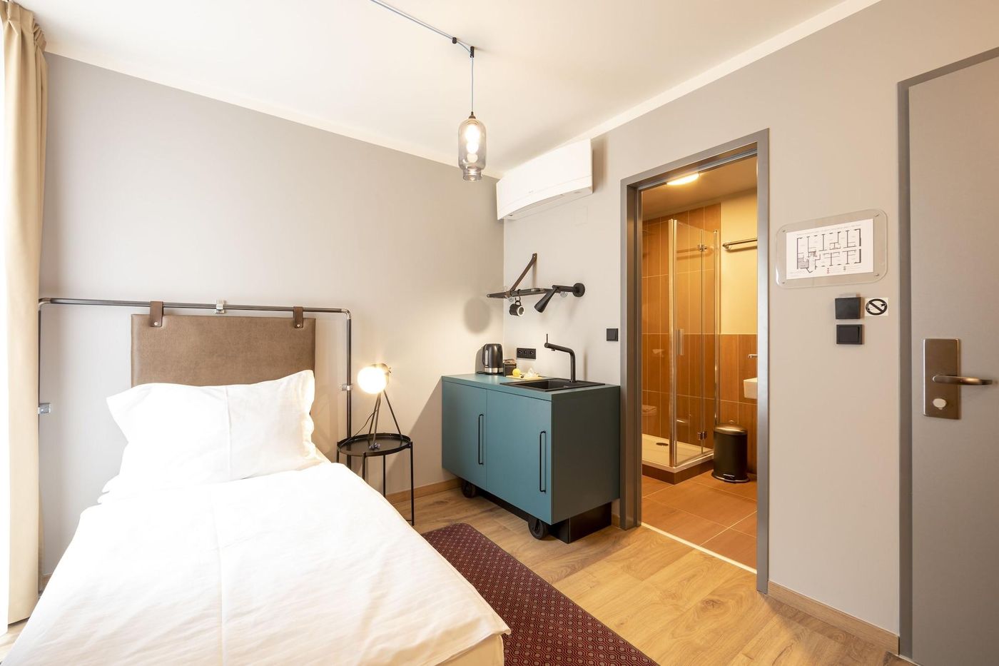 Miss-Sophie-s-Downtown-Room-49