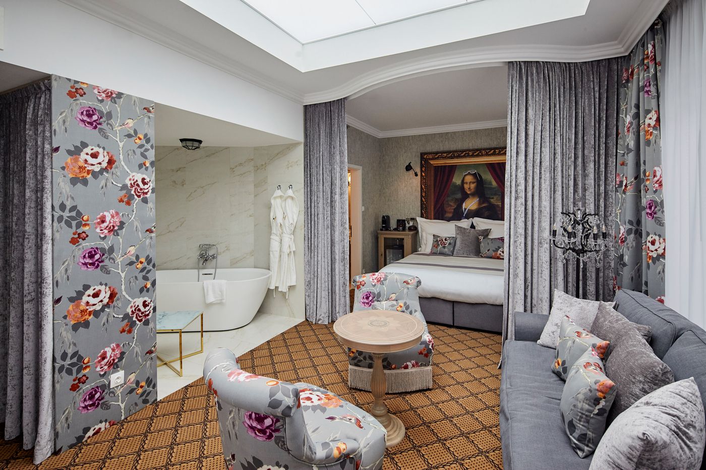 Mystery-Hotel-Budapest-Room-12