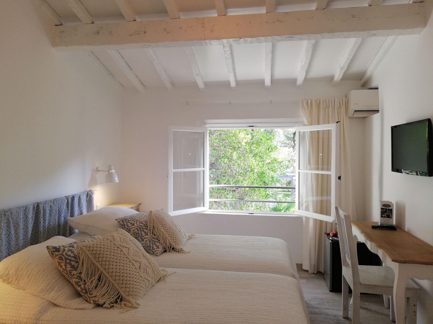 Hotel-les-Capucines-Room-2