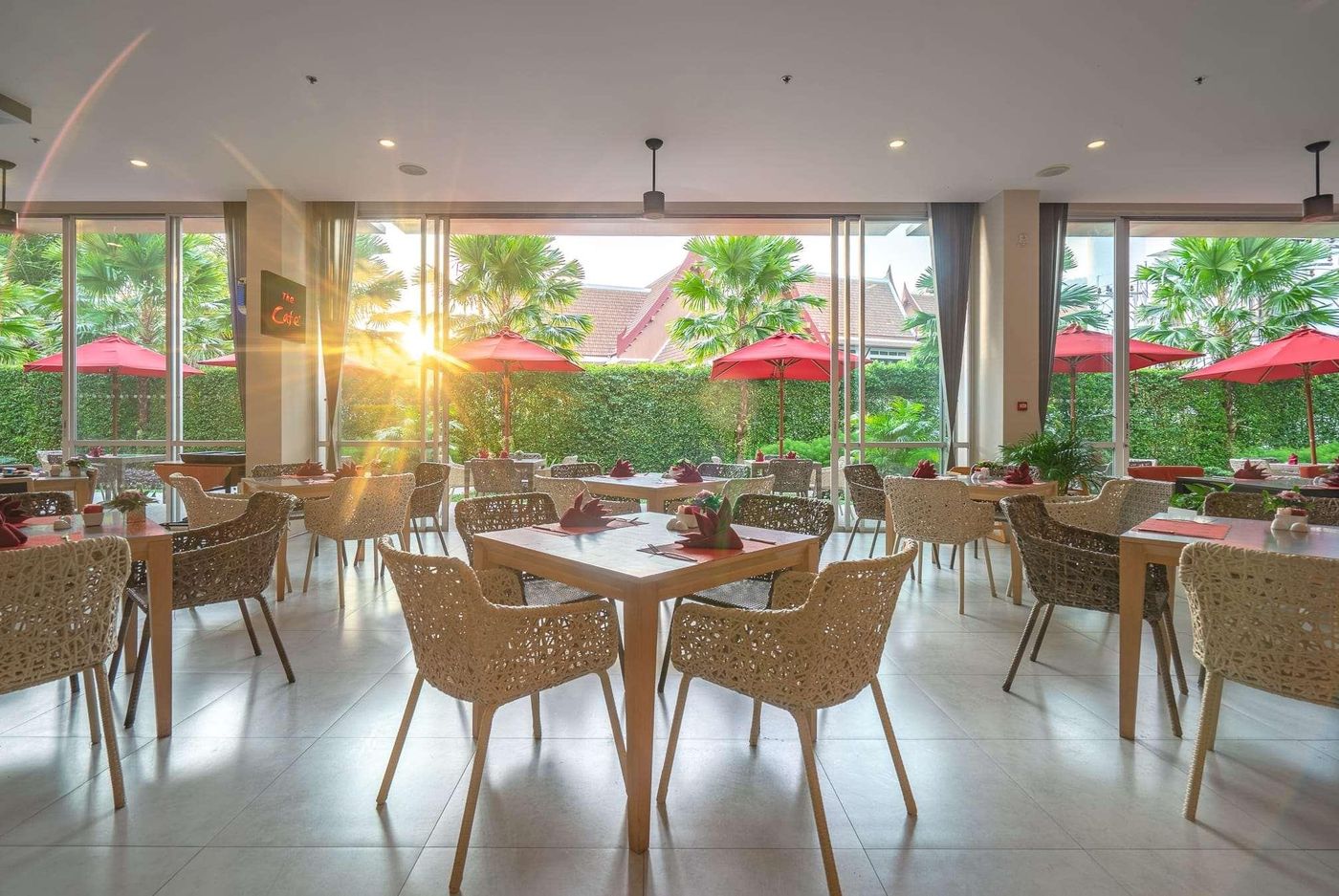 Ramada-By-Wyndham-Phuket-Deevana-Restaurant-57