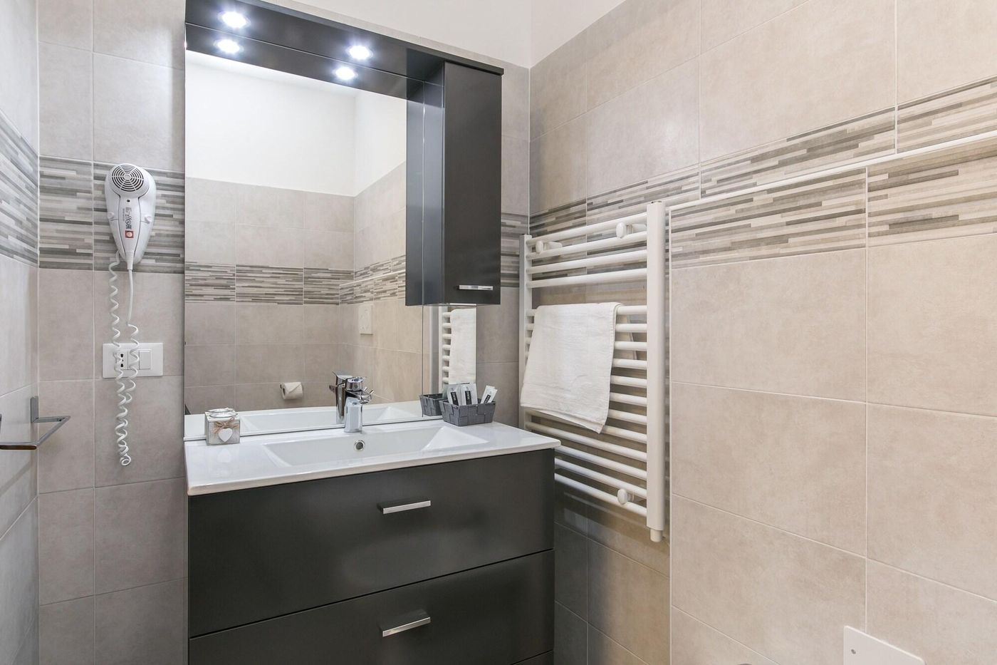 Red-Lion-Guest-House-Room-27