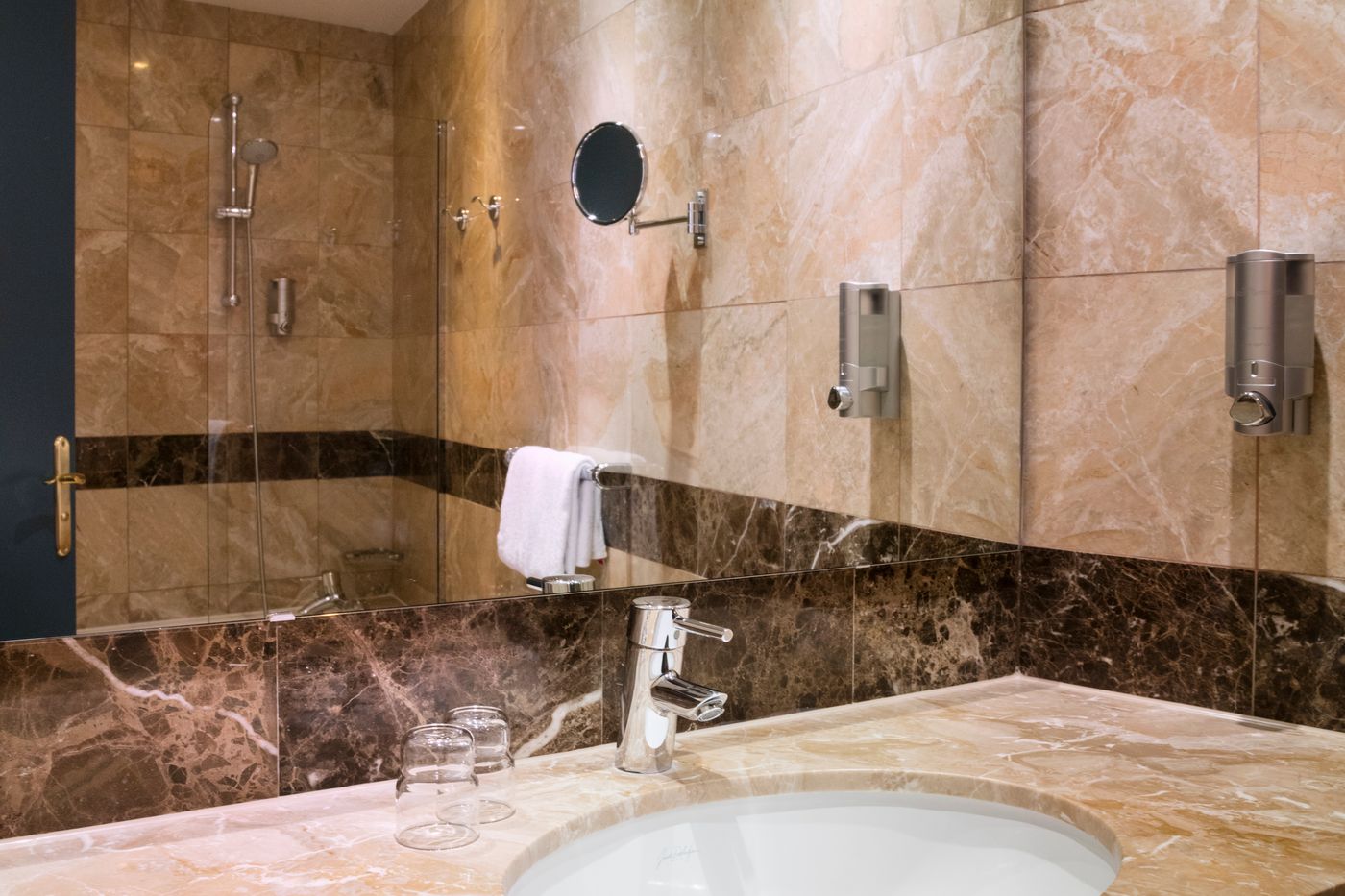 Saint-Germain---Paris-Room-47