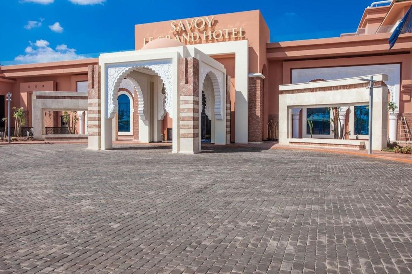 Savoy-Le-Grand-Hotel-General-view-8