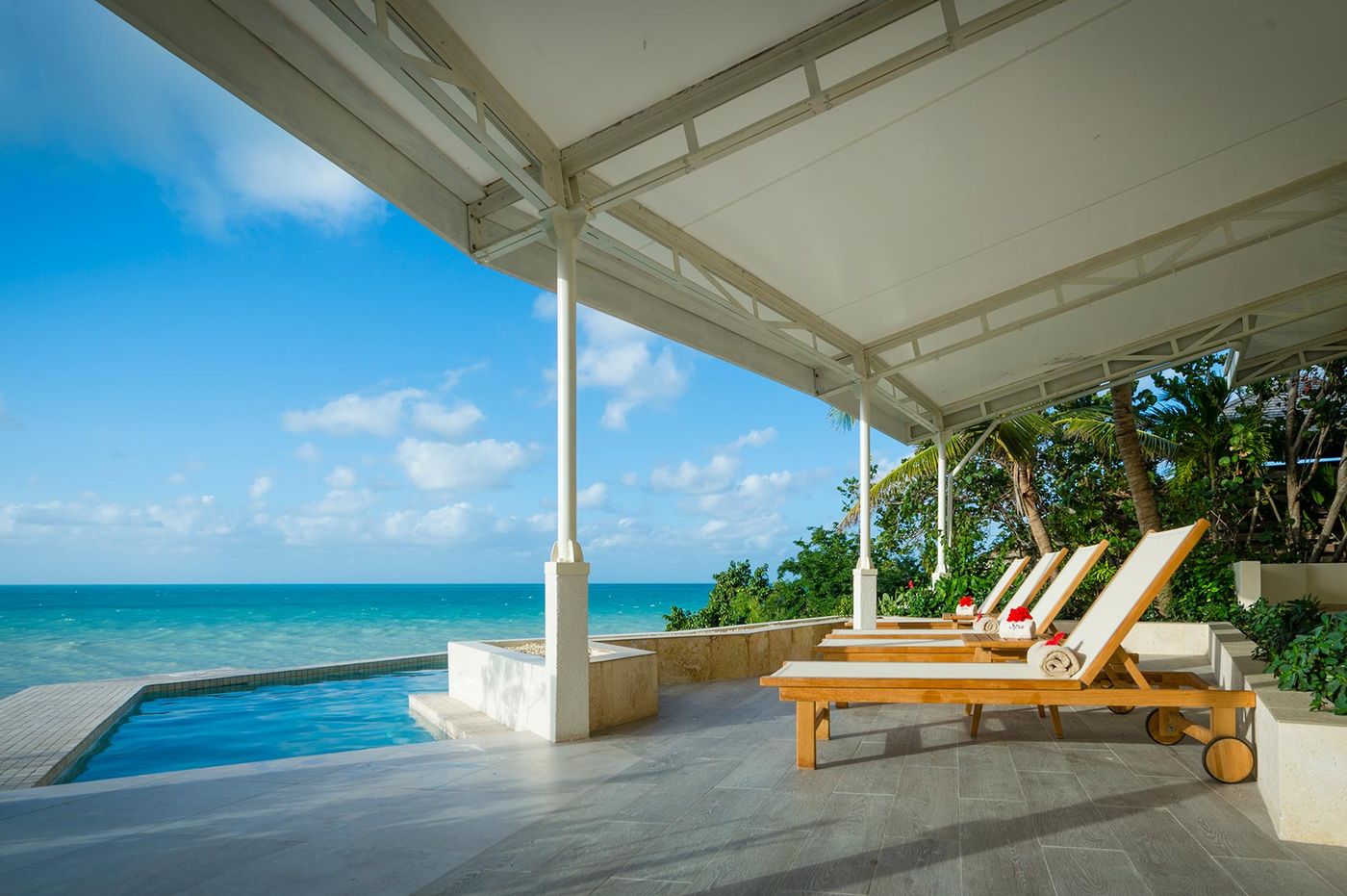 Cove Suites at Blue Waters