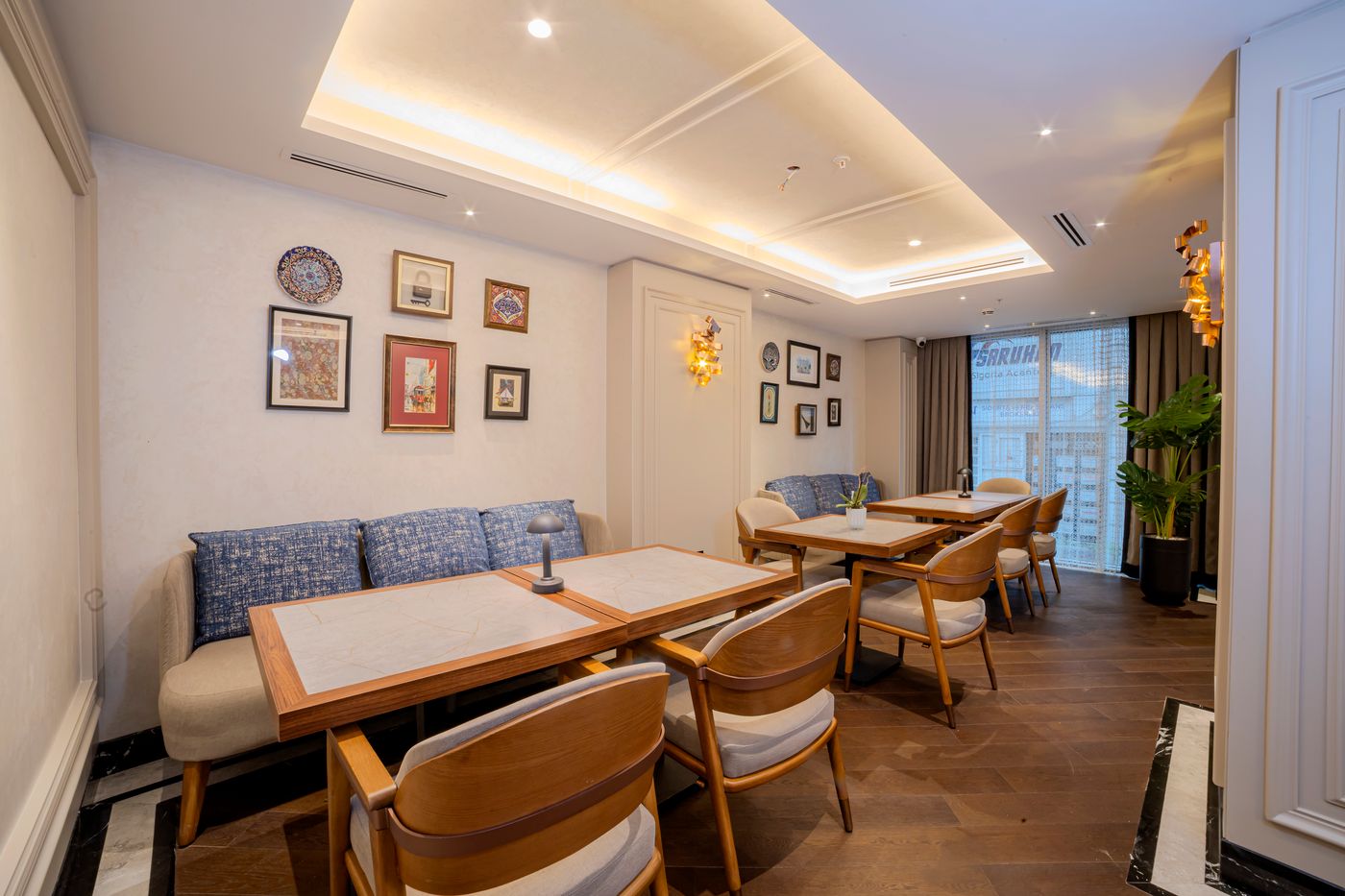 Grand-Hilarium-Hotel-Lobby-23