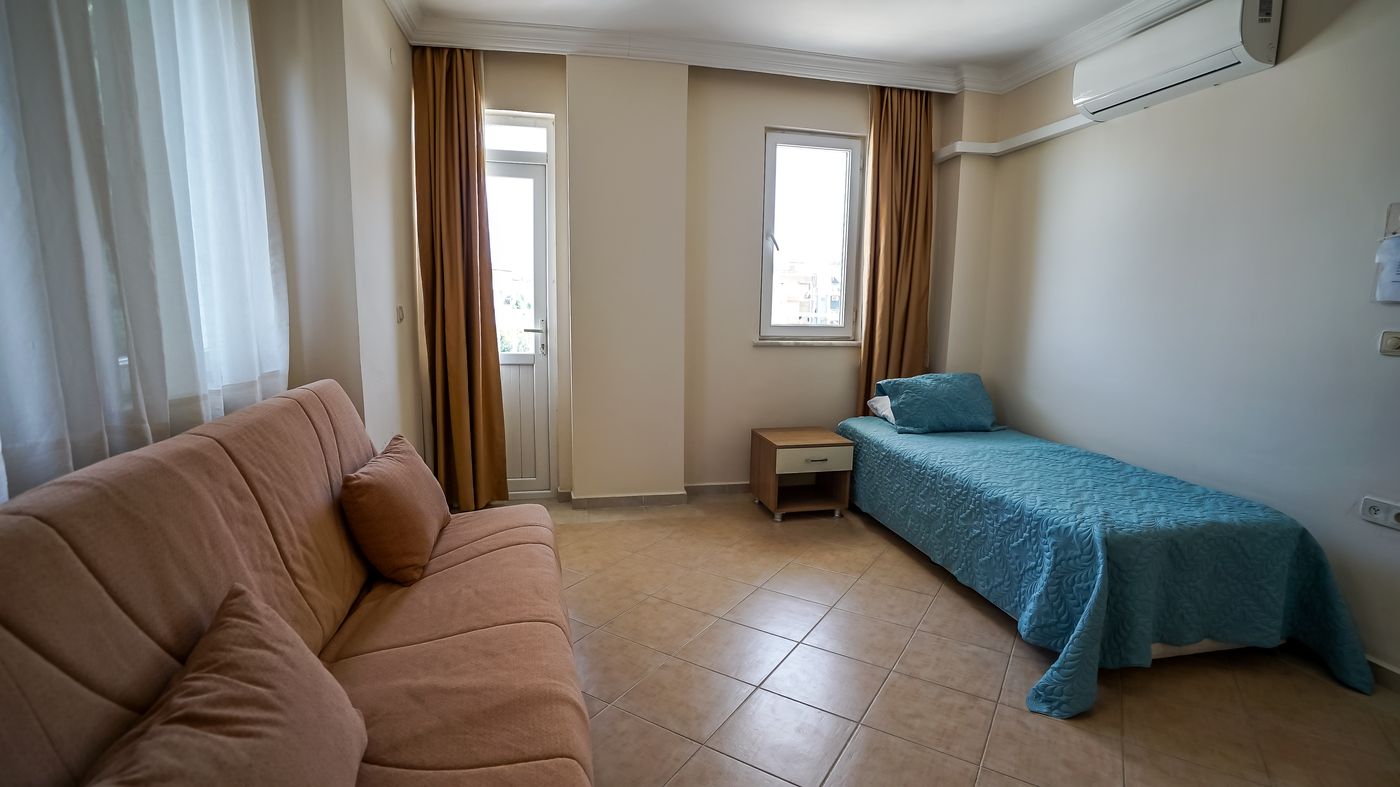 Catty Cats Garden Hotel