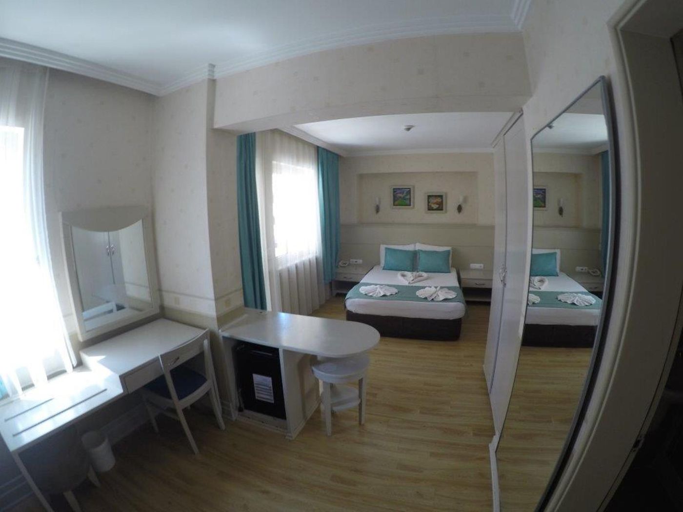 Almena-Hotel-Room-12