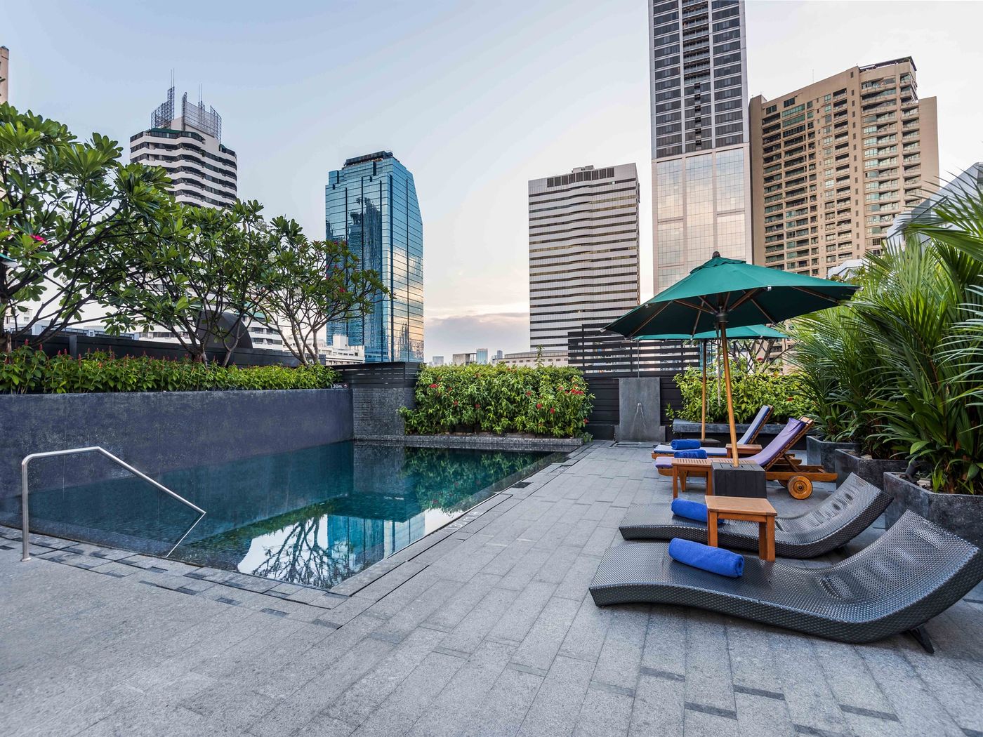 Maitria-Hotel-Sukhumvit-18-Bangkok-Pool-66