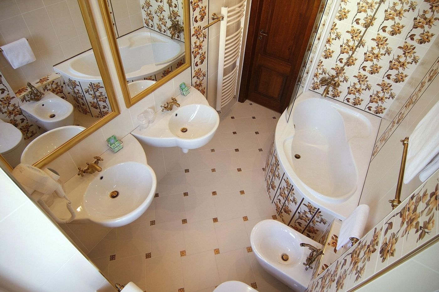 Green-Garden-Hotel-Room-30