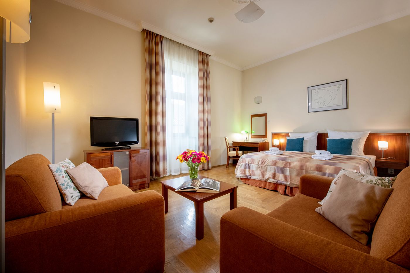 Red-Brick-Apartments-Room-17