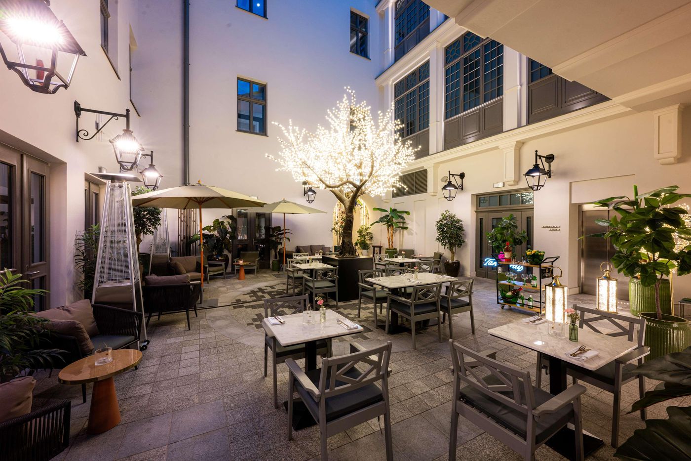 Hotel-Saski-Krakow--Curio-collection-by-Hilton-Restaurant-13