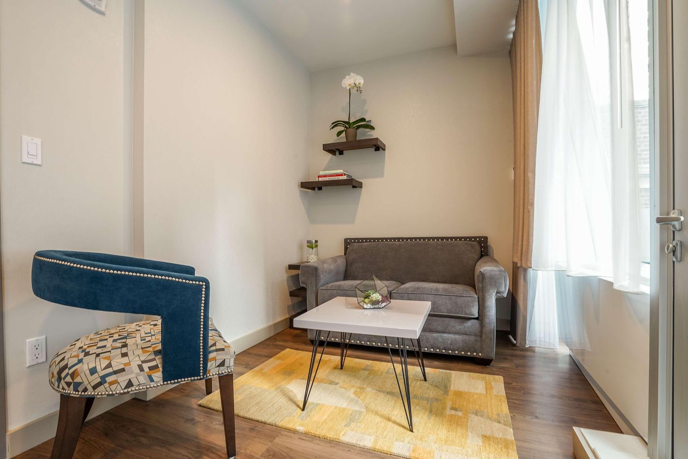 The-Bernic-New-York-City-Tapestry-Col-by-Hilton-Room-2