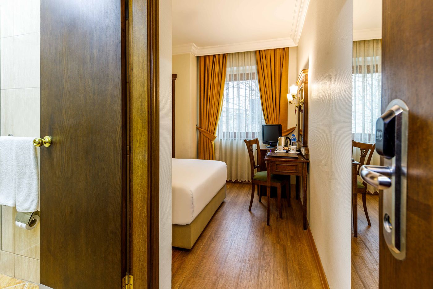 Golden-Crown-Room-26