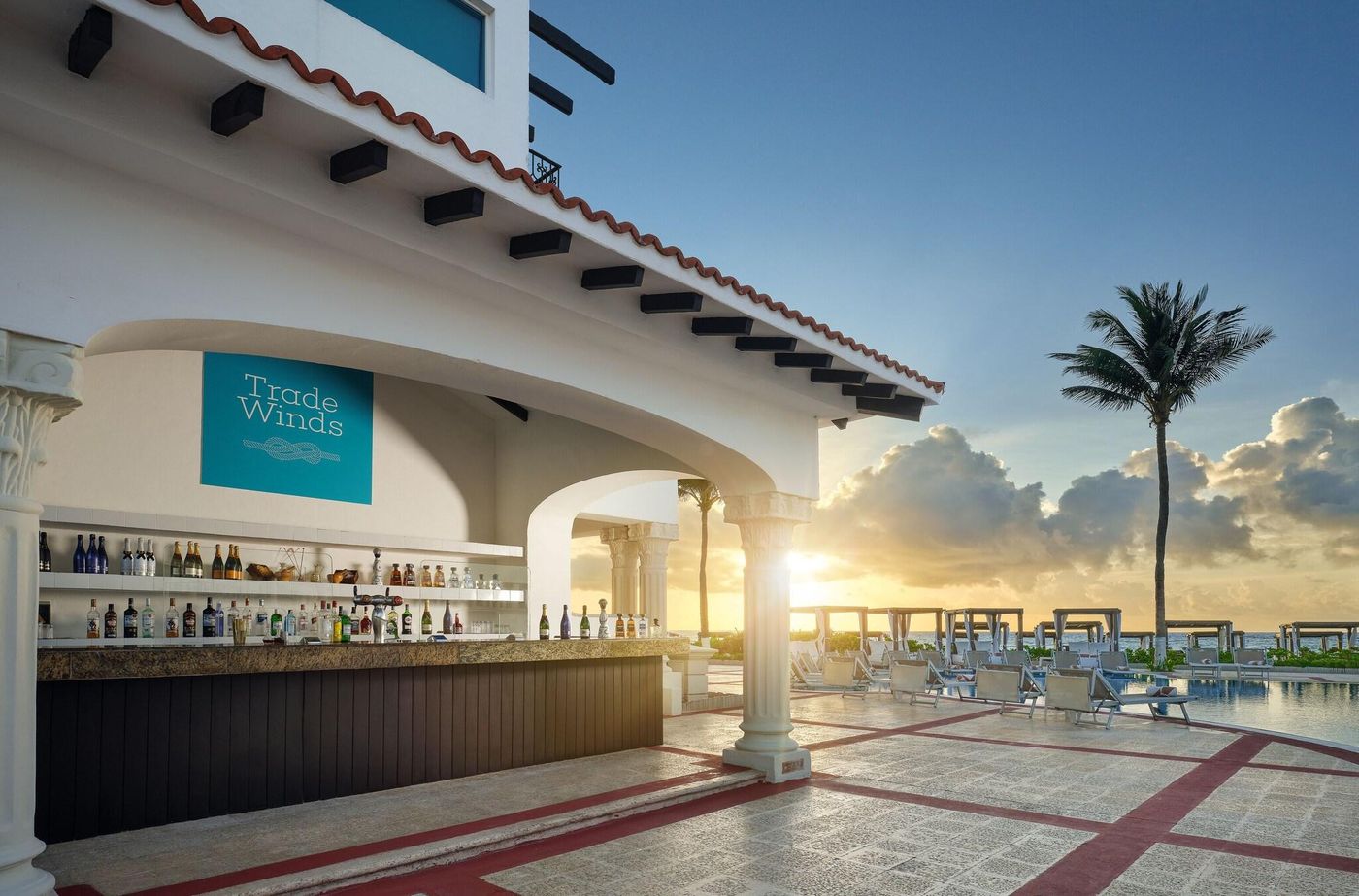 Hilton-Playa-del-Carmen-All-inclusive--The-Royal--Bar-7