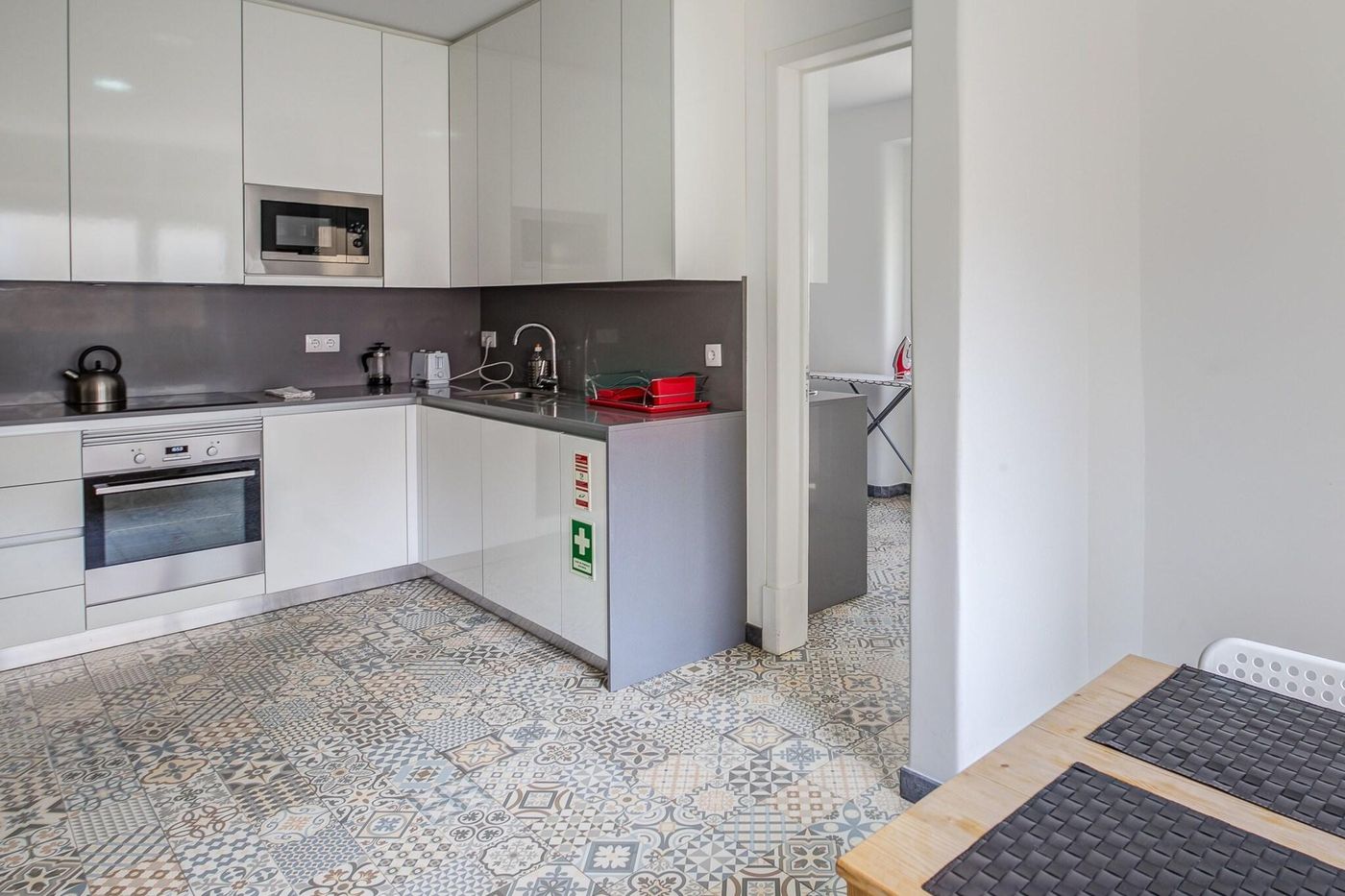 Home-Out-Rooms---Apartments-Room-97