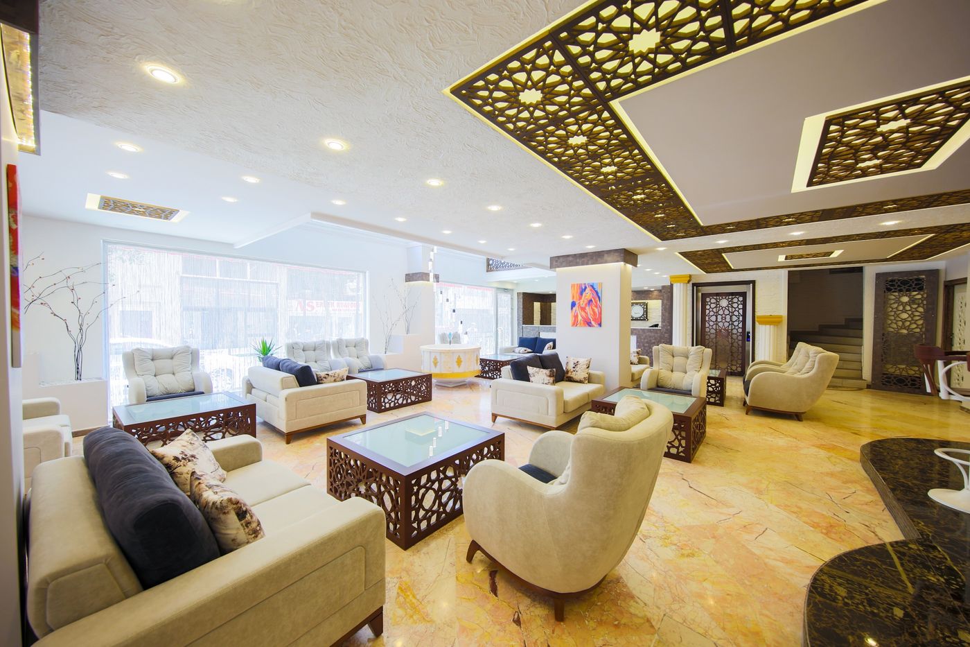 Mevre-Hotel-Lobby-46